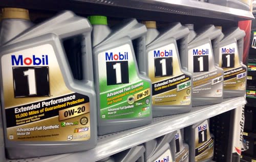 Can You Mix Conventional Oil & Synthetic Motor Oil